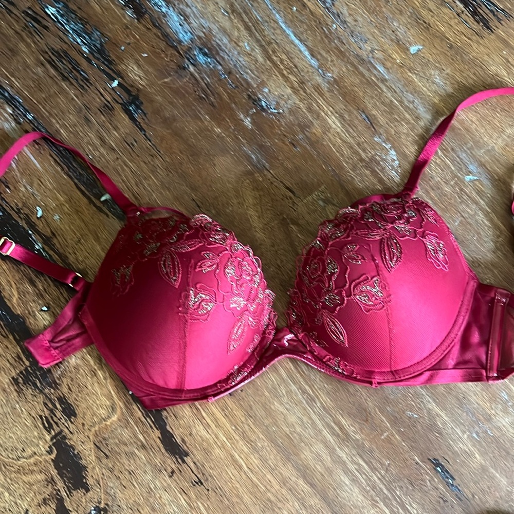 EUC Victoria’s Secret Very Sexy Push Up Bra Women’s 32 C